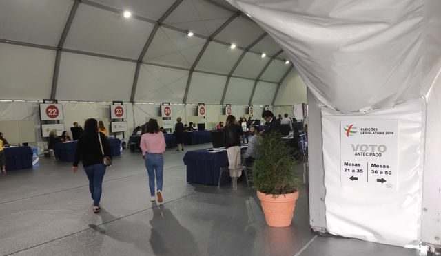 Já há portugueses a votar. E desta vez com melhor organização