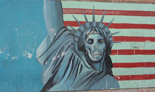 Revolução Islâmica faz 41 anos. A fórmula que Trump tentou com a Coreia do Norte resultará com o Irão?