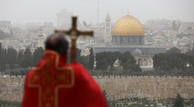 Uma Jerusalém deserta e o Santo Sepulcro encerrado. As imagens da Páscoa na Terra Santa